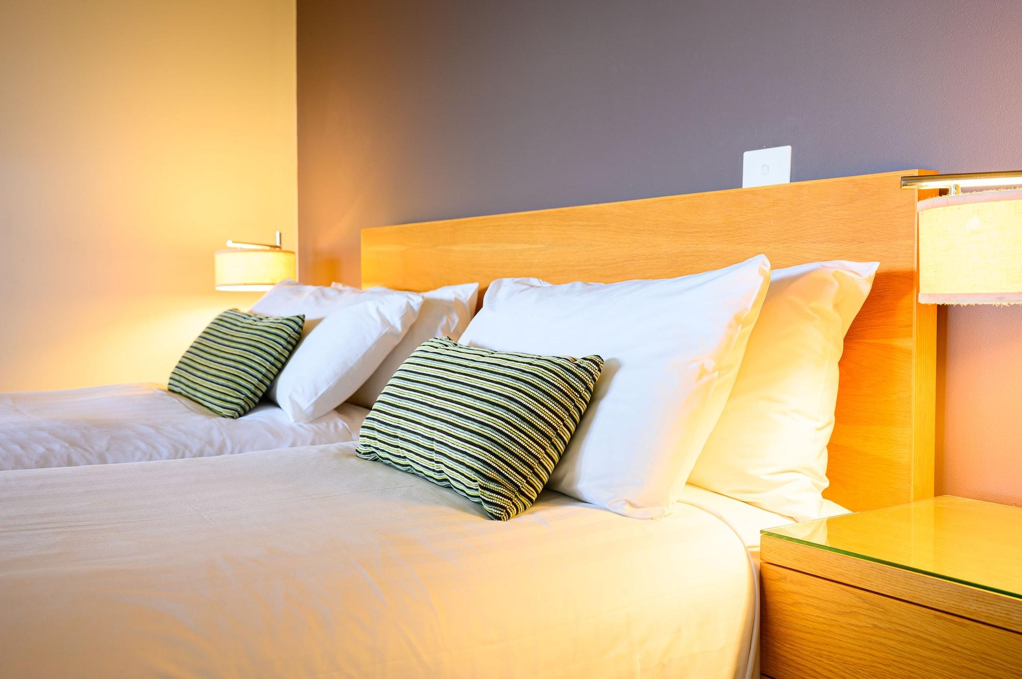 Chateau Elan At The Vintage Pokolbin Exteriör bild A bed with pillows