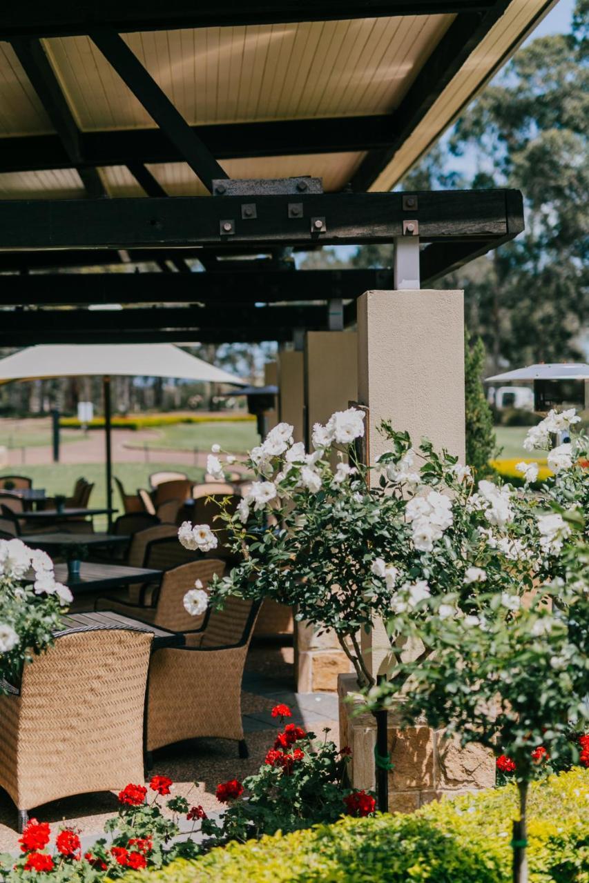 Chateau Elan At The Vintage Pokolbin Exteriör bild The Clubhouse at the Wagga Wagga Golf Club