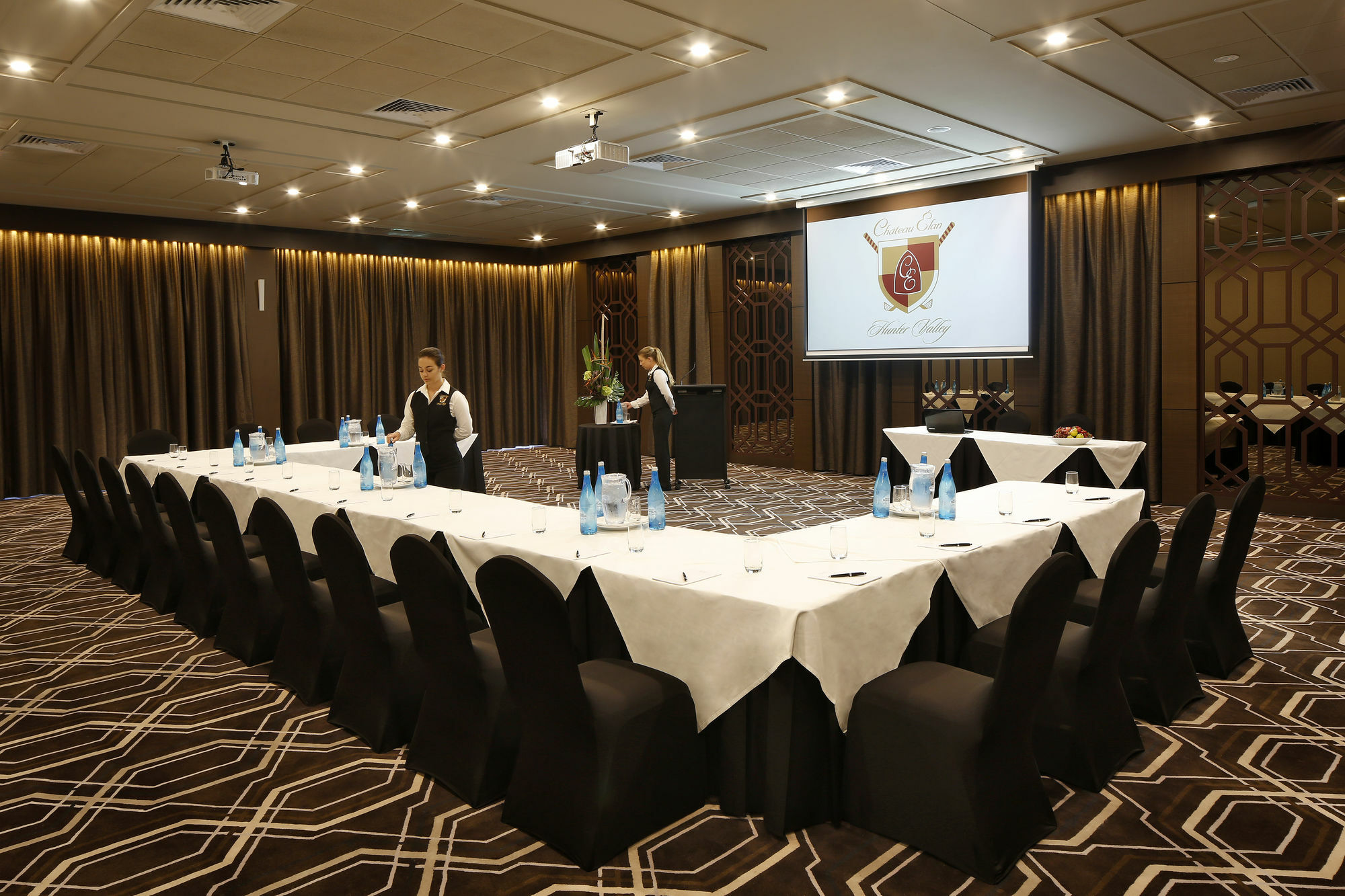 Chateau Elan At The Vintage Pokolbin Exteriör bild A meeting room at the Crown Towers