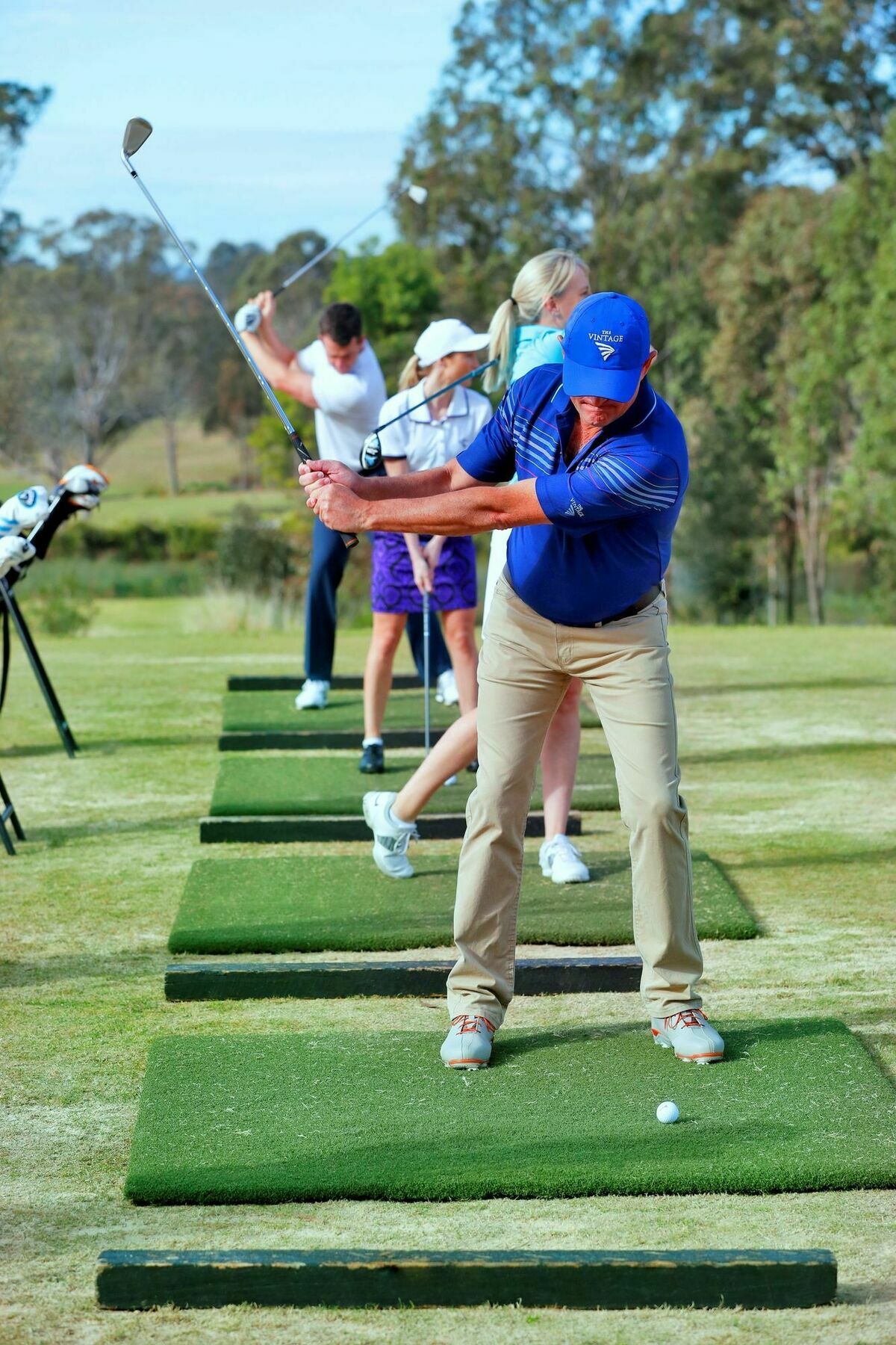 Chateau Elan At The Vintage Pokolbin Exteriör bild Golfers practicing on a driving range
